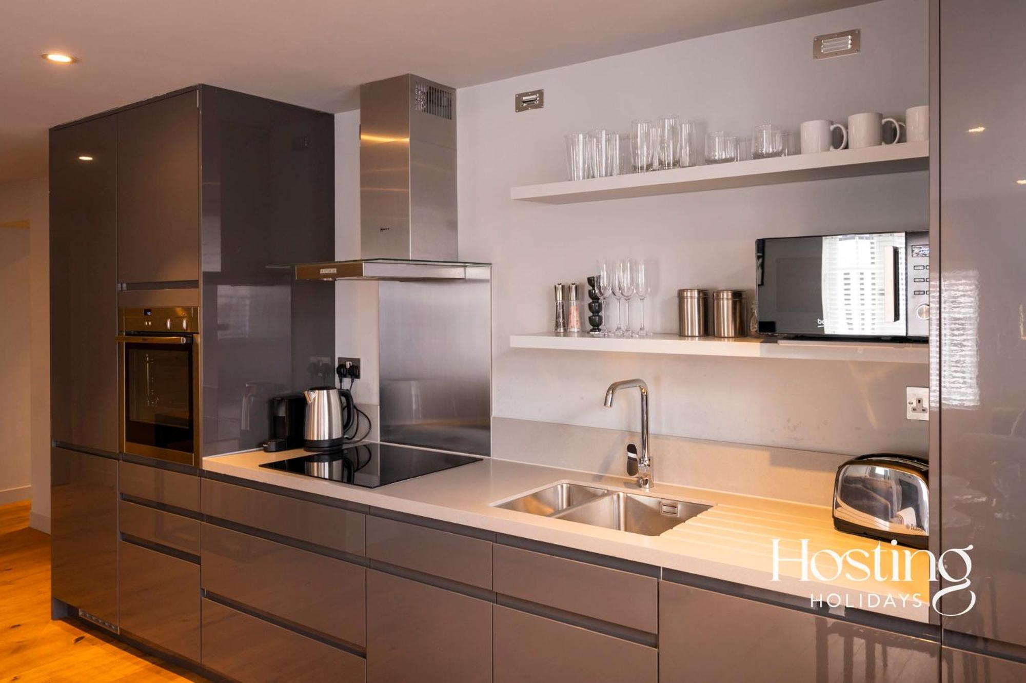 Modern Luxury Apartment In The Heart Of Henley Екстериор снимка